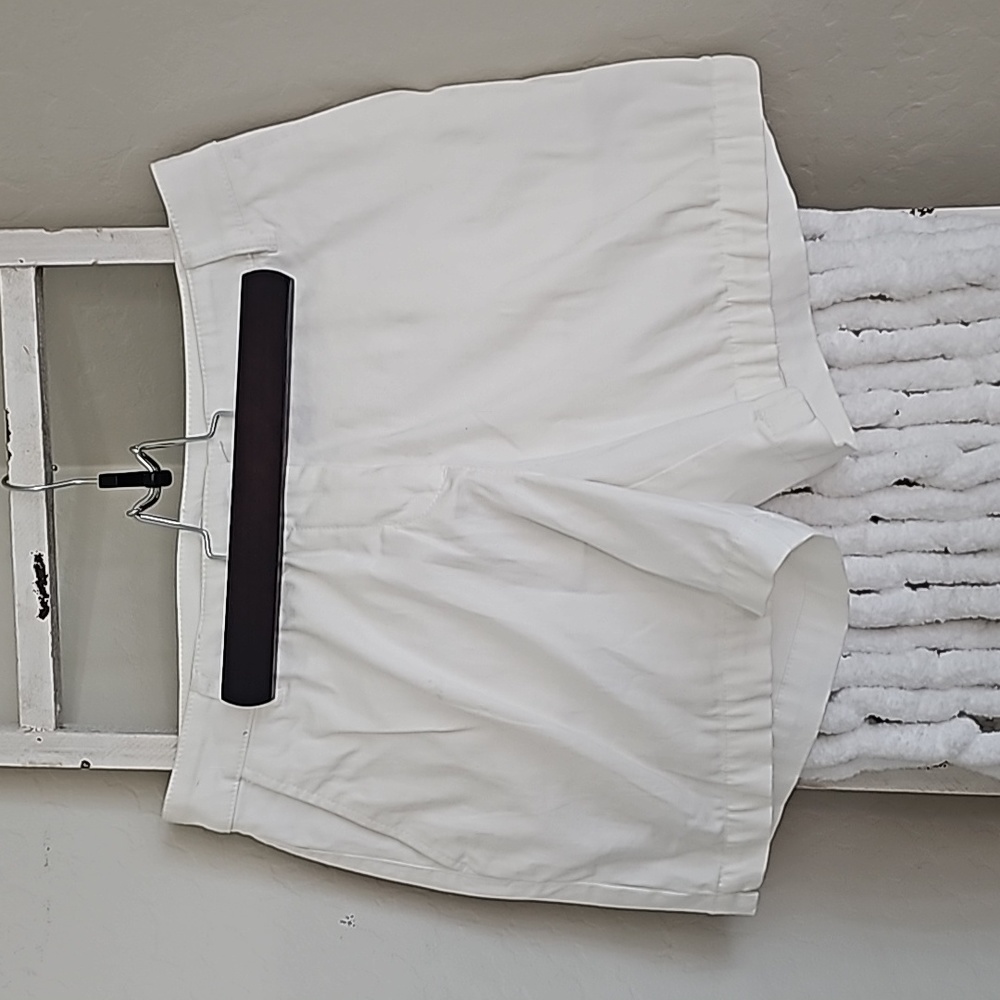 Tommy Bahama White Women's Bermuda Shorts with Front Pockets